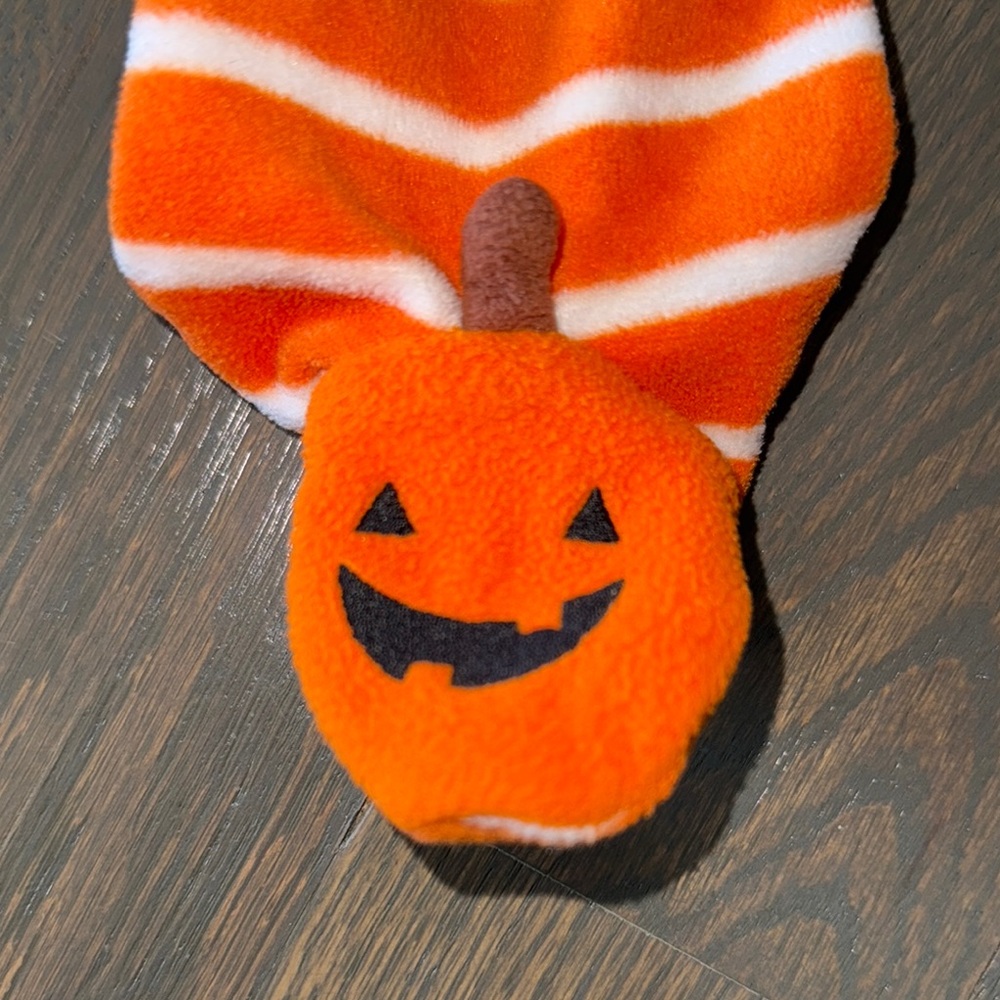 Carter's Just One You Halloween Pumpkin Fleece Sleep N' Play | NB - Picture 4 of 7